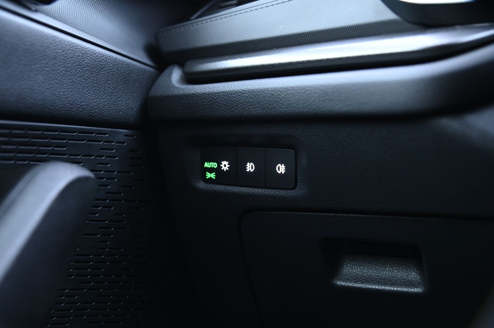 Skoda Octavia 2021 Combi 2,0 TDI 150 Ambition Launch Edition DSG Aut. *Webasto / Digimittaristo / Tutkat / LED / Koukku* - Tilava perhefarkku / Uusi korinen / Koukullinen suomi-auto