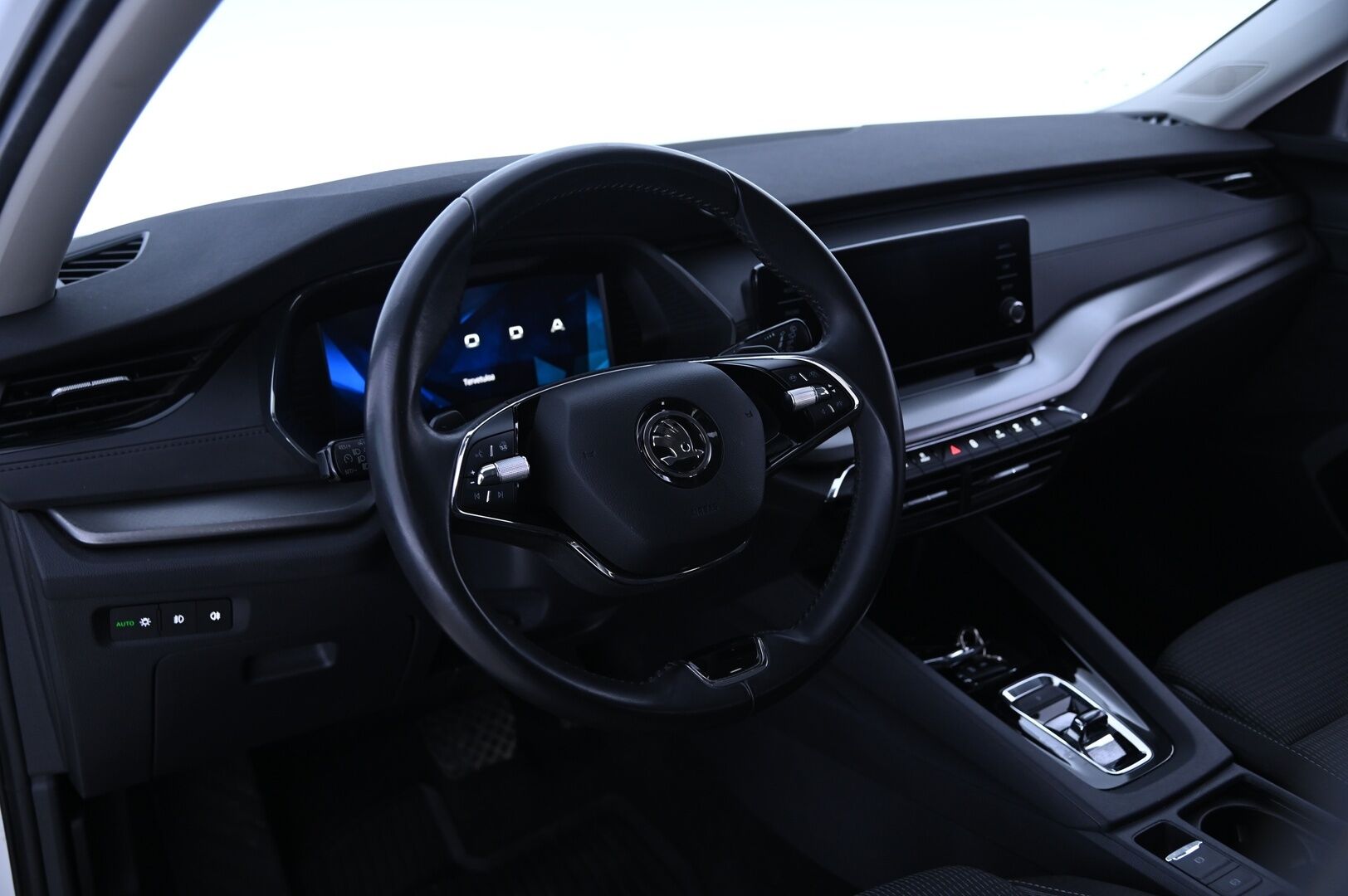 Skoda Octavia 2021 Combi 2,0 TDI 150 Ambition Launch Edition DSG Aut. *Webasto / Digimittaristo / Tutkat / LED / Koukku* - Tilava perhefarkku / Uusi korinen / Koukullinen suomi-auto