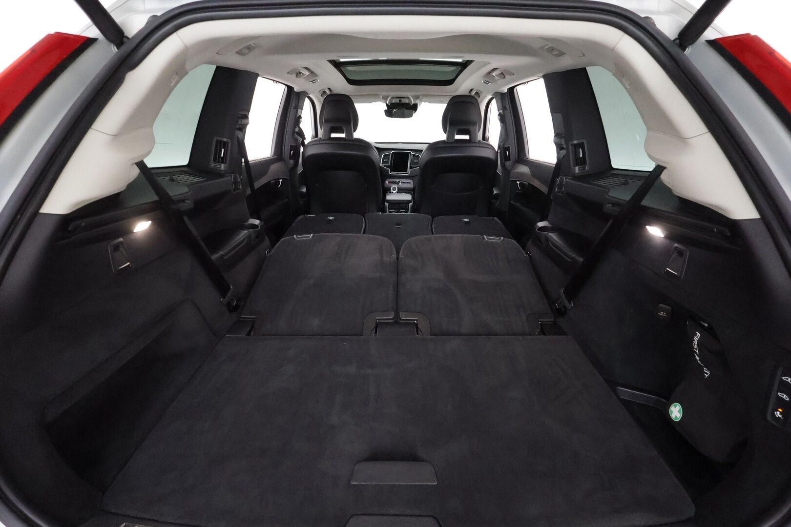 Volvo XC90 2021 T8 TwE AWD Inscription ** Panorama / Webasto / Koukku / 360°Kamera / Ilma-alusta / Ilmastoidut Sporttinahat Muistilla ** - 3,99 % KORKOTARJOUS TÄHÄN AUTOON - Suomi-auto / Merkkihuollettu / 2x Renkaat / Akku Kuntotarkistettu!