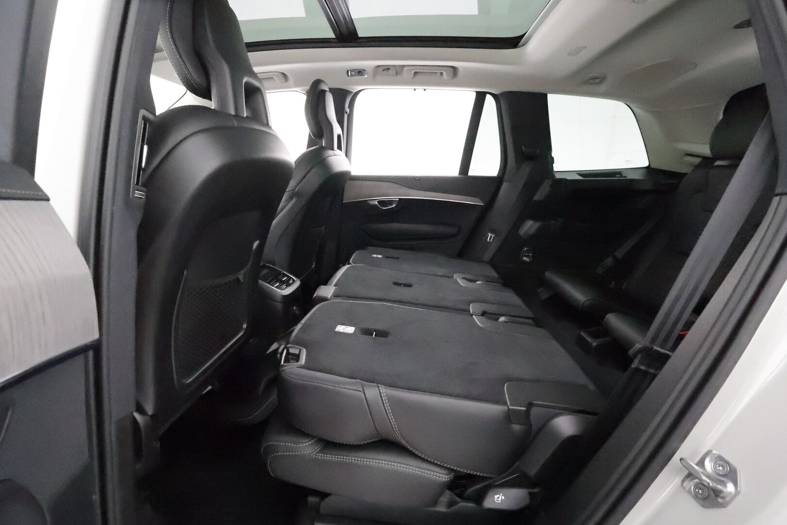 Volvo XC90 2021 T8 TwE AWD Inscription ** Panorama / Webasto / Koukku / 360°Kamera / Ilma-alusta / Ilmastoidut Sporttinahat Muistilla ** - 3,99 % KORKOTARJOUS TÄHÄN AUTOON - Suomi-auto / Merkkihuollettu / 2x Renkaat / Akku Kuntotarkistettu!