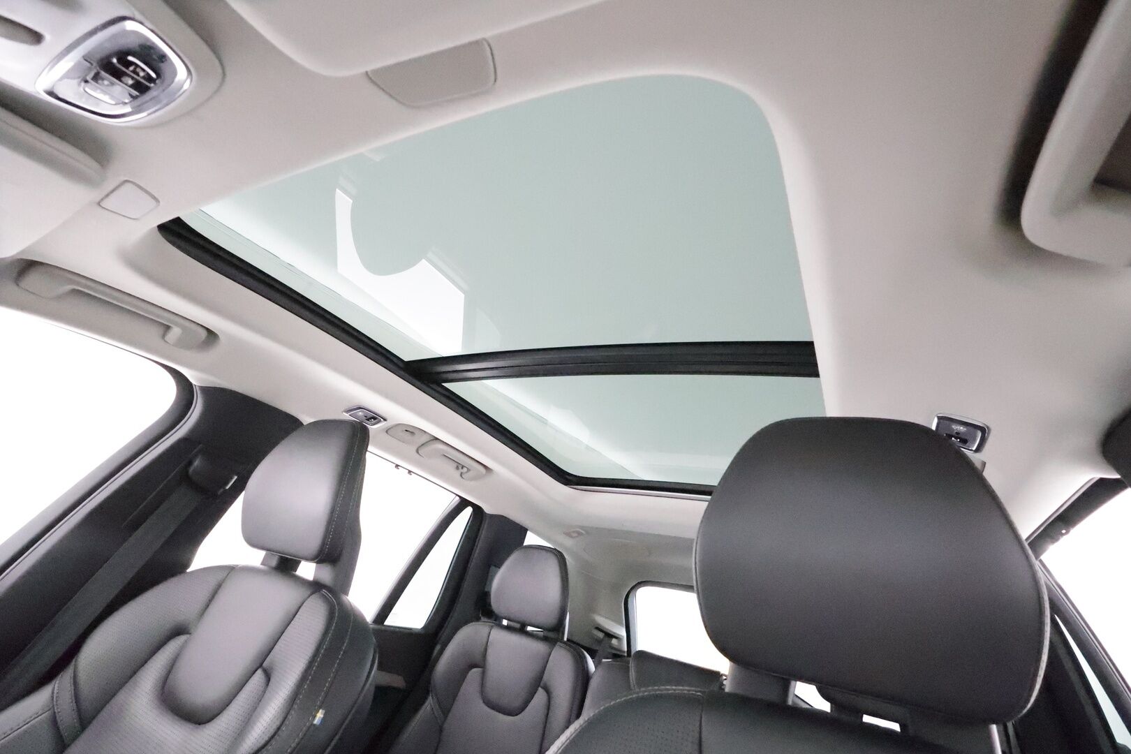 Volvo XC90 2021 T8 TwE AWD Inscription ** Panorama / Webasto / Koukku / 360°Kamera / Ilma-alusta / Ilmastoidut Sporttinahat Muistilla ** - 3,99 % KORKOTARJOUS TÄHÄN AUTOON - Suomi-auto / Merkkihuollettu / 2x Renkaat / Akku Kuntotarkistettu!
