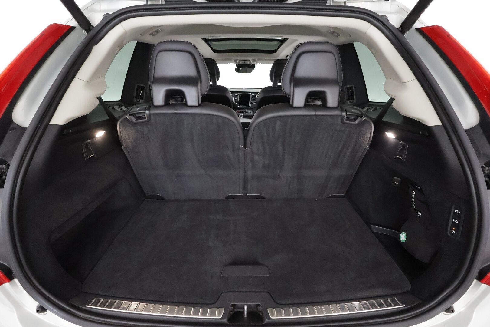 Volvo XC90 2021 T8 TwE AWD Inscription ** Panorama / Webasto / Koukku / 360°Kamera / Ilma-alusta / Ilmastoidut Sporttinahat Muistilla ** - 3,99 % KORKOTARJOUS TÄHÄN AUTOON - Suomi-auto / Merkkihuollettu / 2x Renkaat / Akku Kuntotarkistettu!
