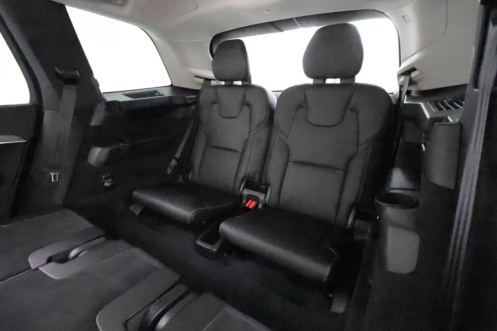 Volvo XC90 2021 T8 TwE AWD Inscription ** Panorama / Webasto / Koukku / 360°Kamera / Ilma-alusta / Ilmastoidut Sporttinahat Muistilla ** - 3,99 % KORKOTARJOUS TÄHÄN AUTOON - Suomi-auto / Merkkihuollettu / 2x Renkaat / Akku Kuntotarkistettu!