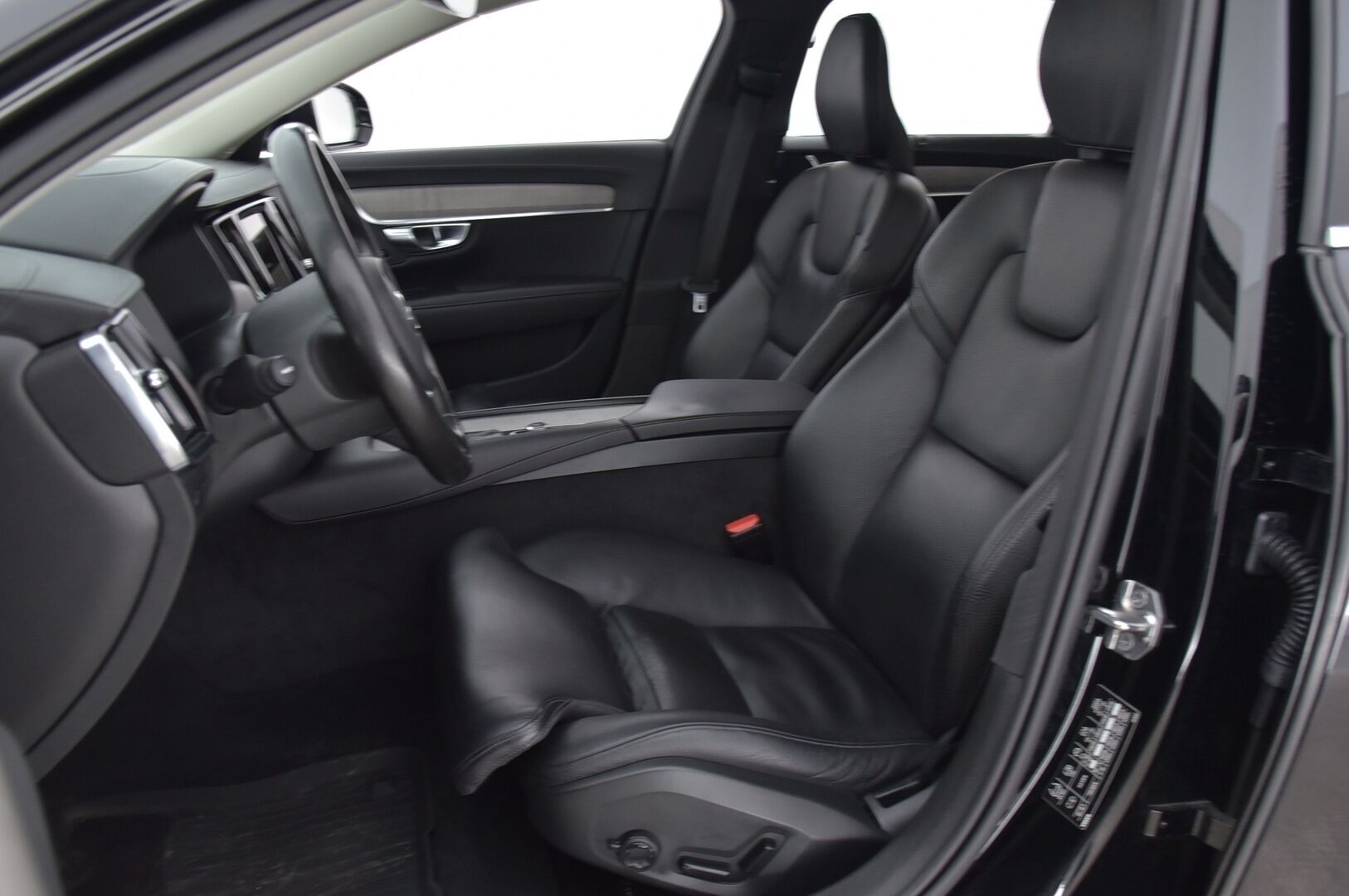 Volvo V90 2021 D3 Inscription Edition aut * Pilot Assist / Webasto / Keyless Go / P.kamera / Navi / Muistipenkit / VOC * - * Facelift / Suomiauto kattavasti varusteltuna! / BLIS / 2x renkaat * - HULLUT JOULUT KORKOTARJOUS 2,49% 