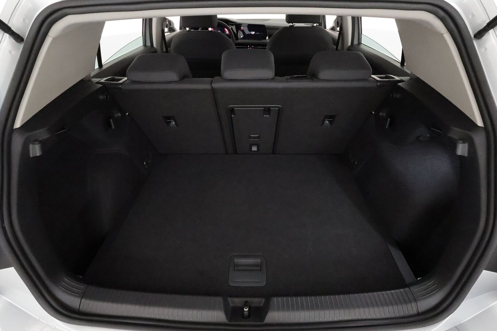 Volkswagen Golf 2021 First Edition Style 1,5 eTSI 110kW (MHEV) DSG *ACC / Matrix-LED / Hierova Sportistuin Muistilla / Webasto* - KATSO MIHIN HINTAAN! / Suomi-auto / Juuri huollettu! / Kahdet renkaat alumiinivanteilla / Style-Line