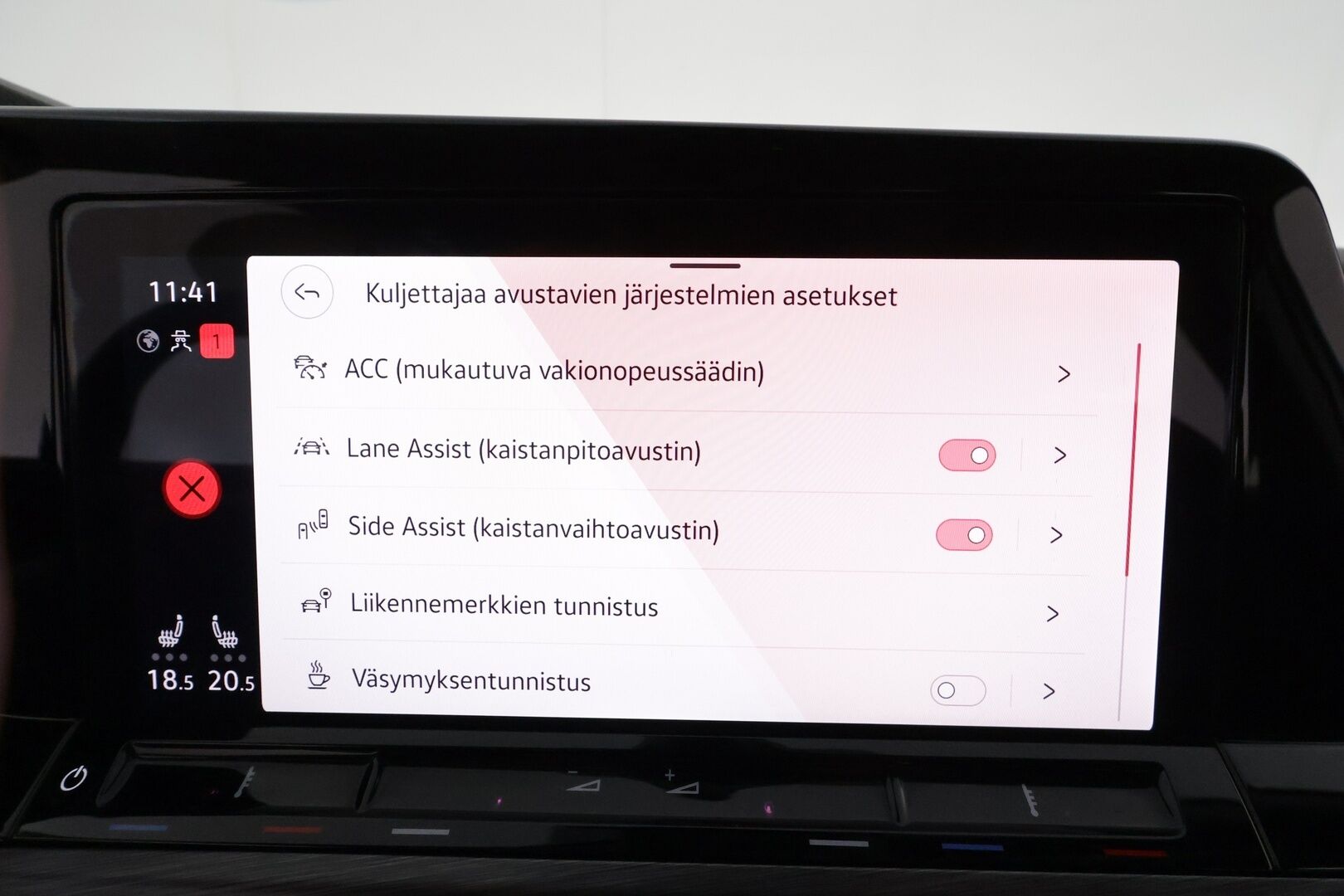 Volkswagen Golf 2021 First Edition Style 1,5 eTSI 110kW (MHEV) DSG *ACC / Matrix-LED / Hierova Sportistuin Muistilla / Webasto* - KATSO MIHIN HINTAAN! / Suomi-auto / Juuri huollettu! / Kahdet renkaat alumiinivanteilla / Style-Line