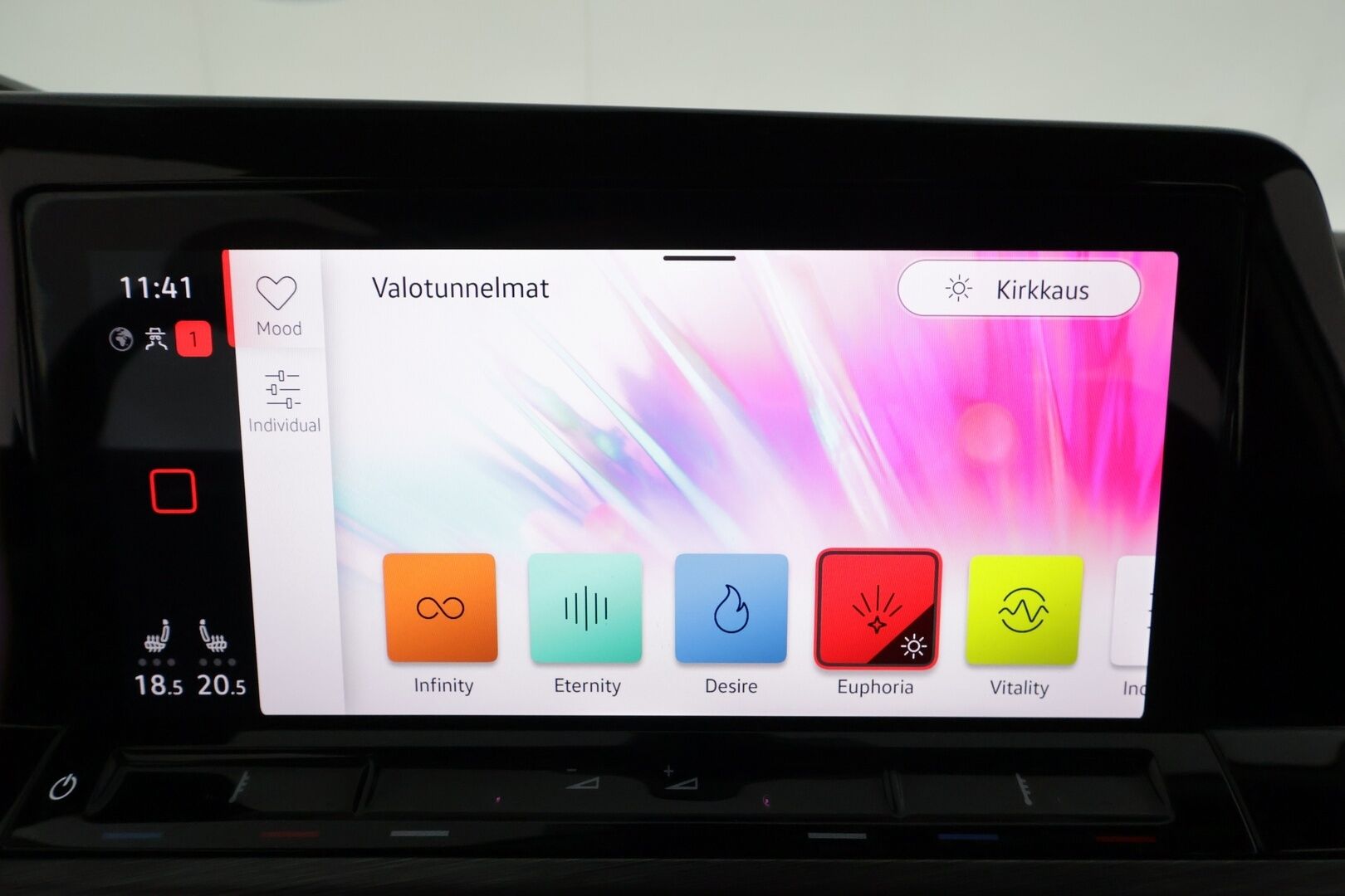 Volkswagen Golf 2021 First Edition Style 1,5 eTSI 110kW (MHEV) DSG *ACC / Matrix-LED / Hierova Sportistuin Muistilla / Webasto* - KATSO MIHIN HINTAAN! / Suomi-auto / Juuri huollettu! / Kahdet renkaat alumiinivanteilla / Style-Line