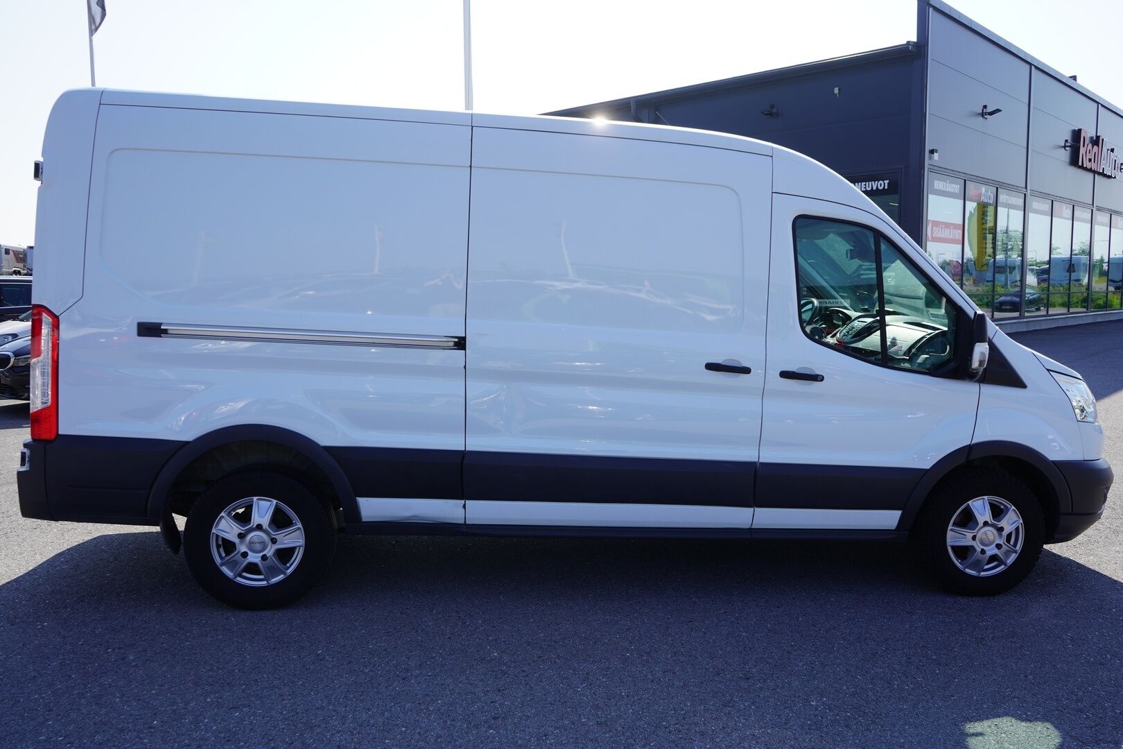 Ford Transit 2019 Umpikorinen (BB) 4ov *Webasto / Vakkari / Kamera / Tutkat - 1.Om / Alv 25,5% / Kahdet vanteet / Myydään tuulilasi juuri vaihdettuna!