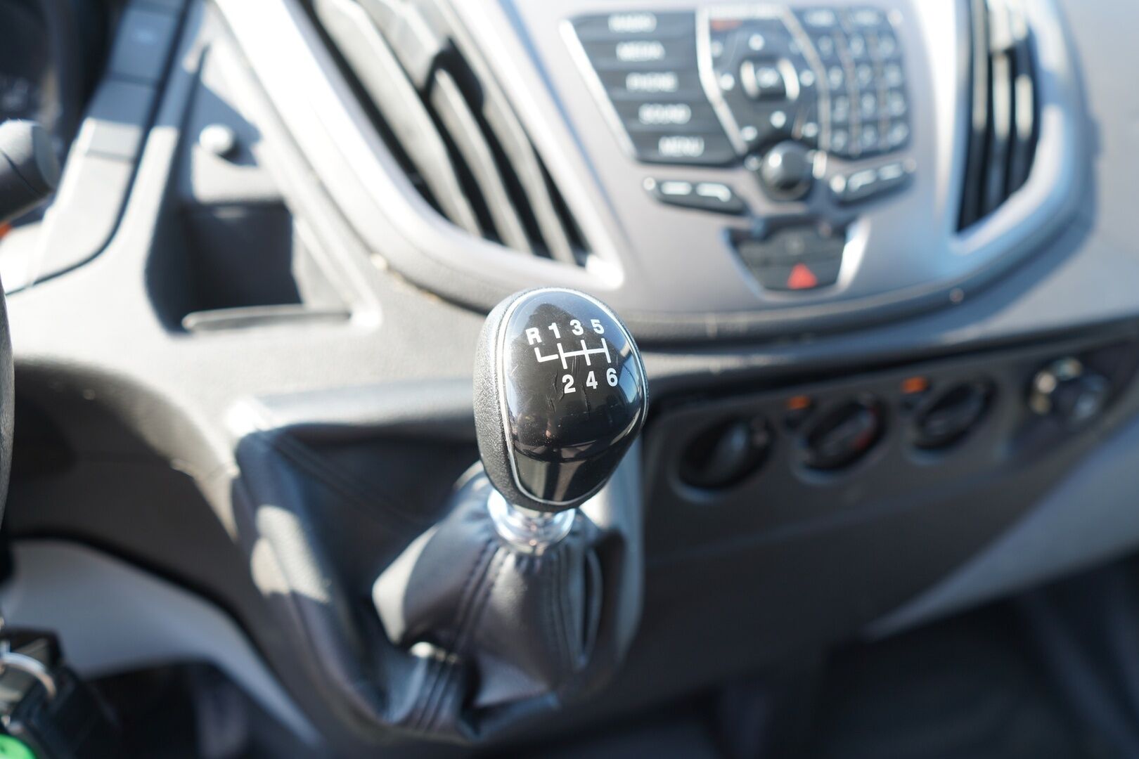 Ford Transit 2019 Umpikorinen (BB) 4ov *Webasto / Vakkari / Kamera / Tutkat - 1.Om / Alv 25,5% / Kahdet vanteet / Myydään tuulilasi juuri vaihdettuna!