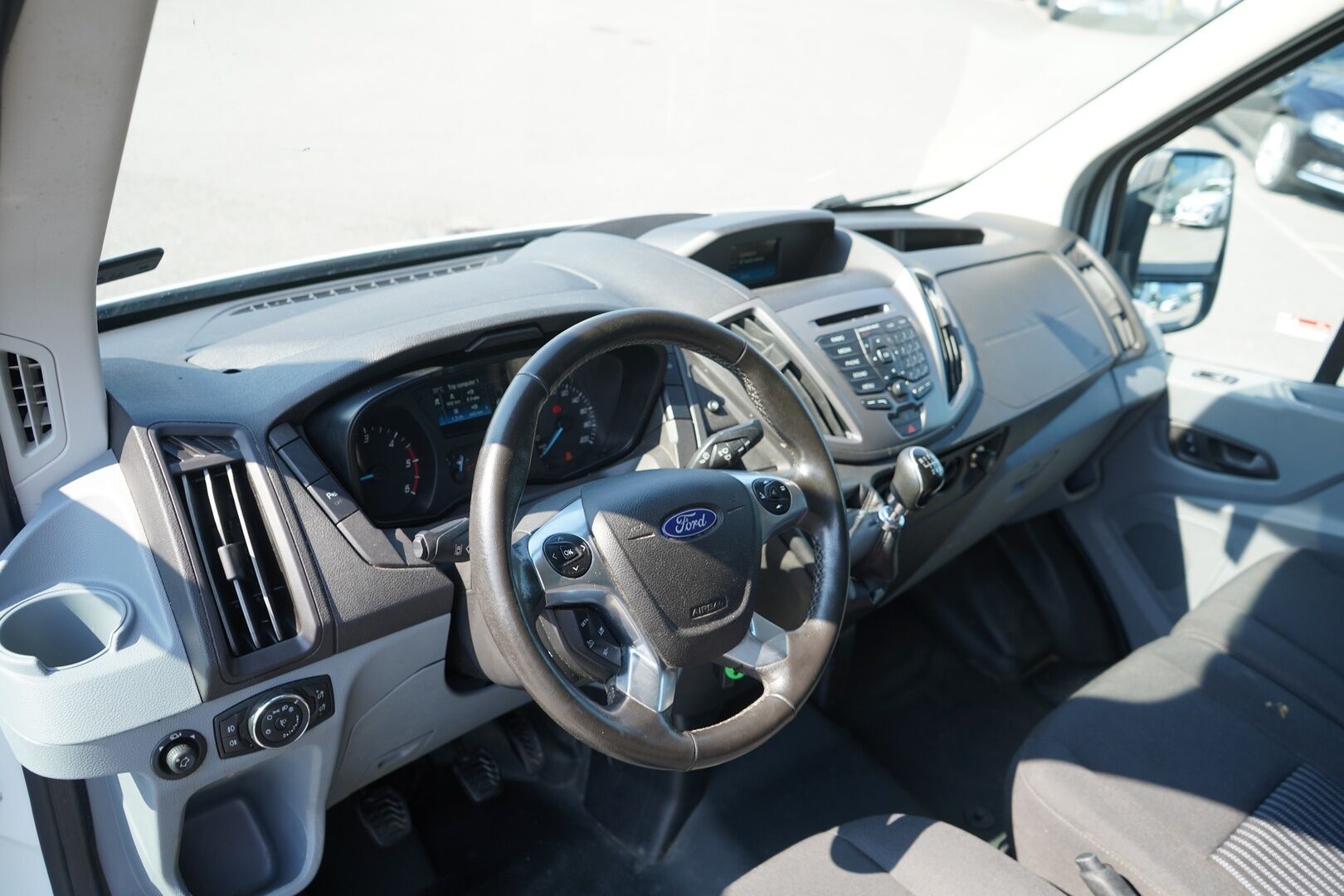 Ford Transit 2019 Umpikorinen (BB) 4ov *Webasto / Vakkari / Kamera / Tutkat - 1.Om / Alv 25,5% / Kahdet vanteet / Myydään tuulilasi juuri vaihdettuna!