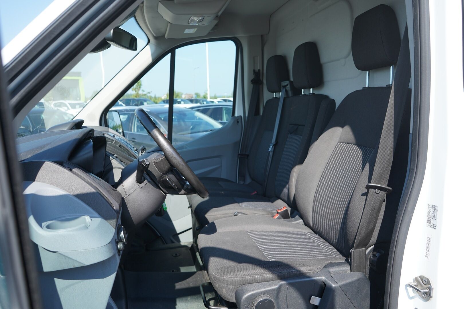 Ford Transit 2019 Umpikorinen (BB) 4ov *Webasto / Vakkari / Kamera / Tutkat - 1.Om / Alv 25,5% / Kahdet vanteet / Myydään tuulilasi juuri vaihdettuna!