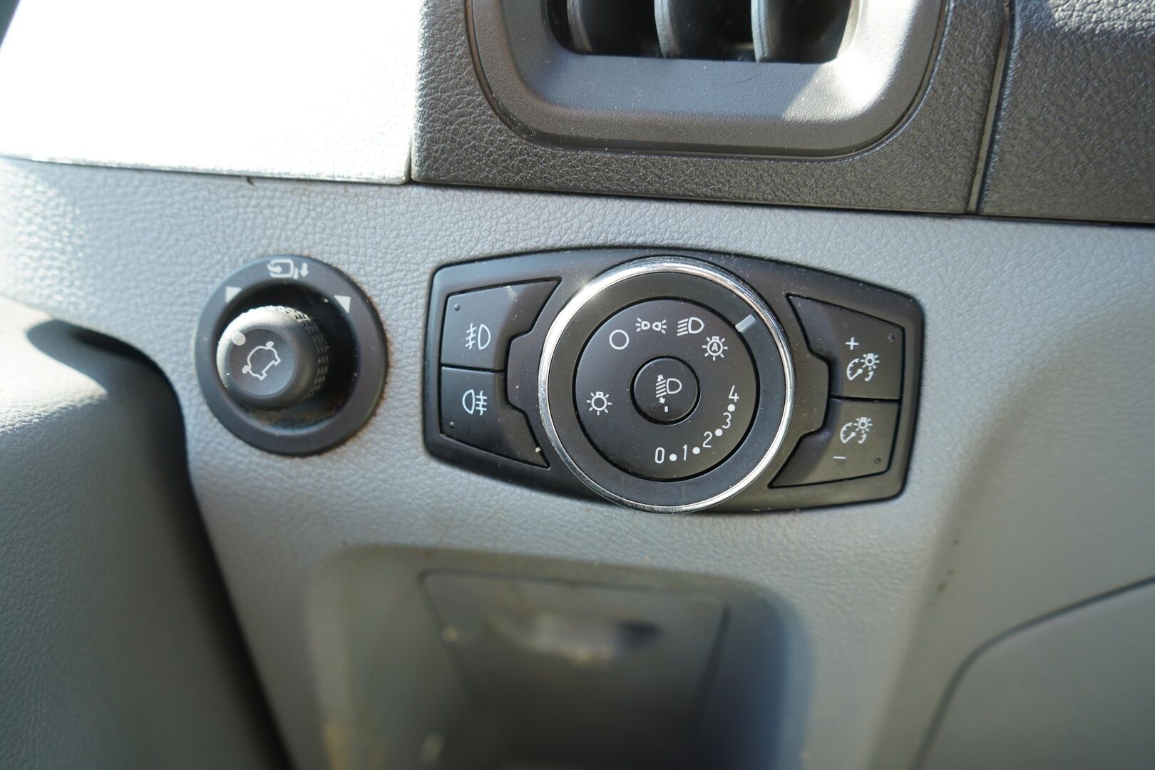 Ford Transit 2019 Umpikorinen (BB) 4ov *Webasto / Vakkari / Kamera / Tutkat - 1.Om / Alv 25,5% / Kahdet vanteet / Myydään tuulilasi juuri vaihdettuna!