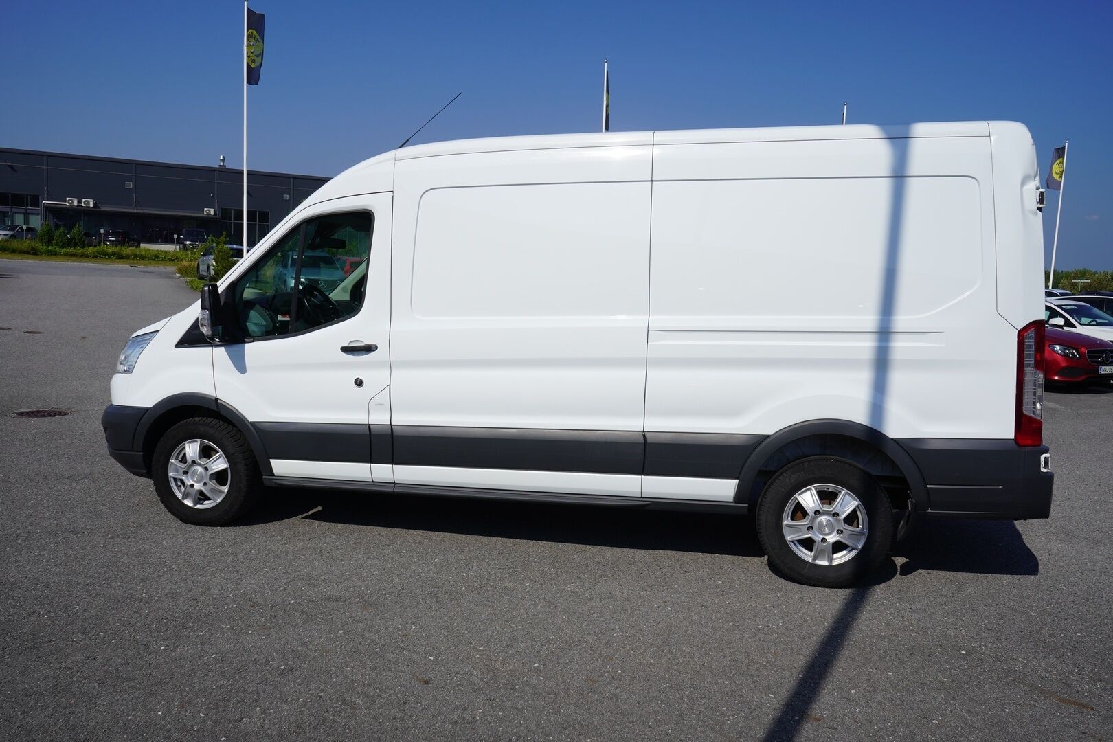 Ford Transit 2019 Umpikorinen (BB) 4ov *Webasto / Vakkari / Kamera / Tutkat - 1.Om / Alv 25,5% / Kahdet vanteet / Myydään tuulilasi juuri vaihdettuna!