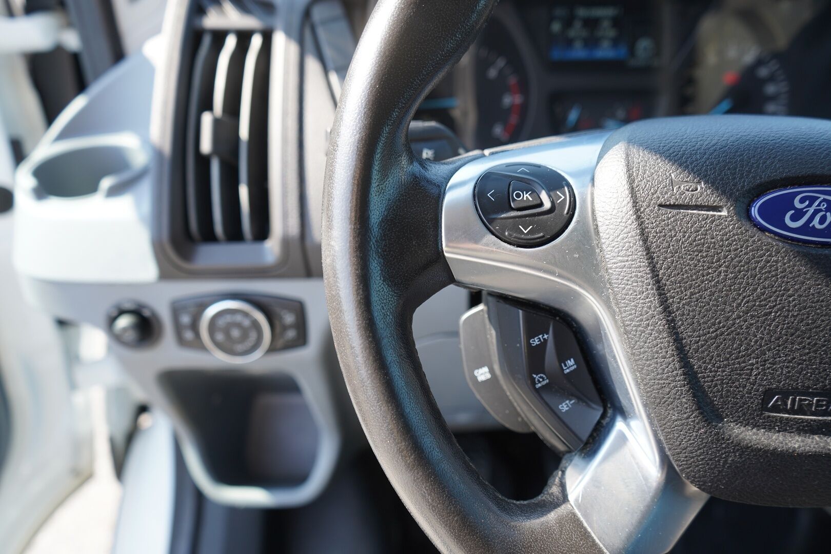 Ford Transit 2019 Umpikorinen (BB) 4ov *Webasto / Vakkari / Kamera / Tutkat - 1.Om / Alv 25,5% / Kahdet vanteet / Myydään tuulilasi juuri vaihdettuna!