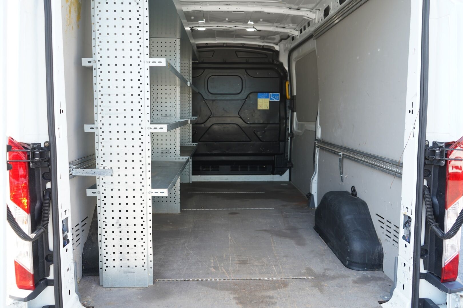 Ford Transit 2019 Umpikorinen (BB) 4ov *Webasto / Vakkari / Kamera / Tutkat - 1.Om / Alv 25,5% / Kahdet vanteet / Myydään tuulilasi juuri vaihdettuna!