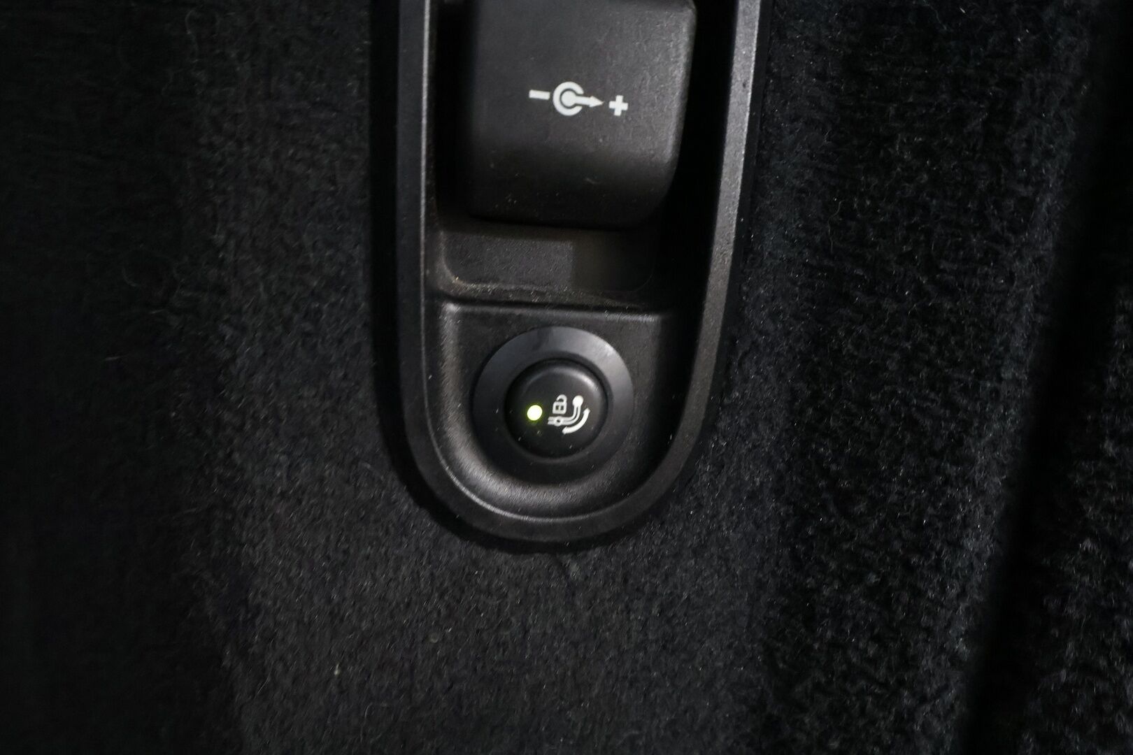 BMW 520 2018 G31 Touring 520d A Business * Webasto / Koukku / LED / Sportnahat / P.kamera / Navi / Kaistavahti / Vakkari * - Kahdet renkaat / Merkkihuollot