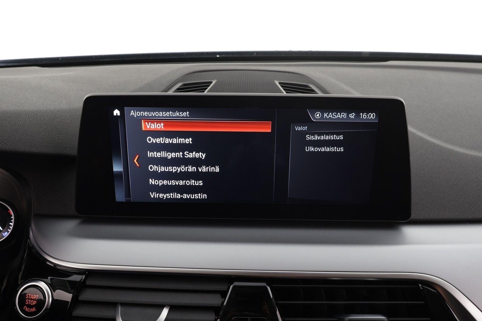 BMW 520 2018 G31 Touring 520d A Business * Webasto / Koukku / LED / Sportnahat / P.kamera / Prof.Navi / Kaistavahti / Vakkari * - Kahdet renkaat / Merkkihuollot / Upea nahkasisusta!