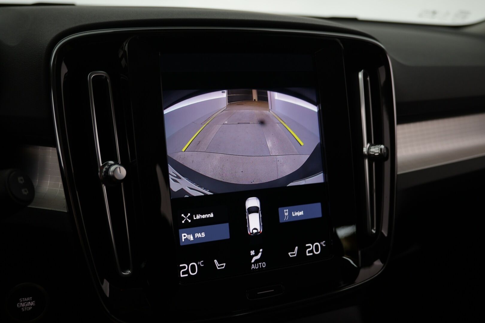 Volvo XC40 2021 T3 Business aut / Webasto / Vakkari / P. kamera / Ratinlämmitin / 2 x aluvanteet - Suomi-auto / Huippu renkaat / 