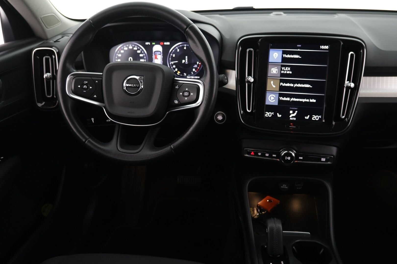 Volvo XC40 2021 T3 Business aut / Webasto / Vakkari / P. kamera / Ratinlämmitin / 2 x aluvanteet - Suomi-auto / Huippu renkaat / 