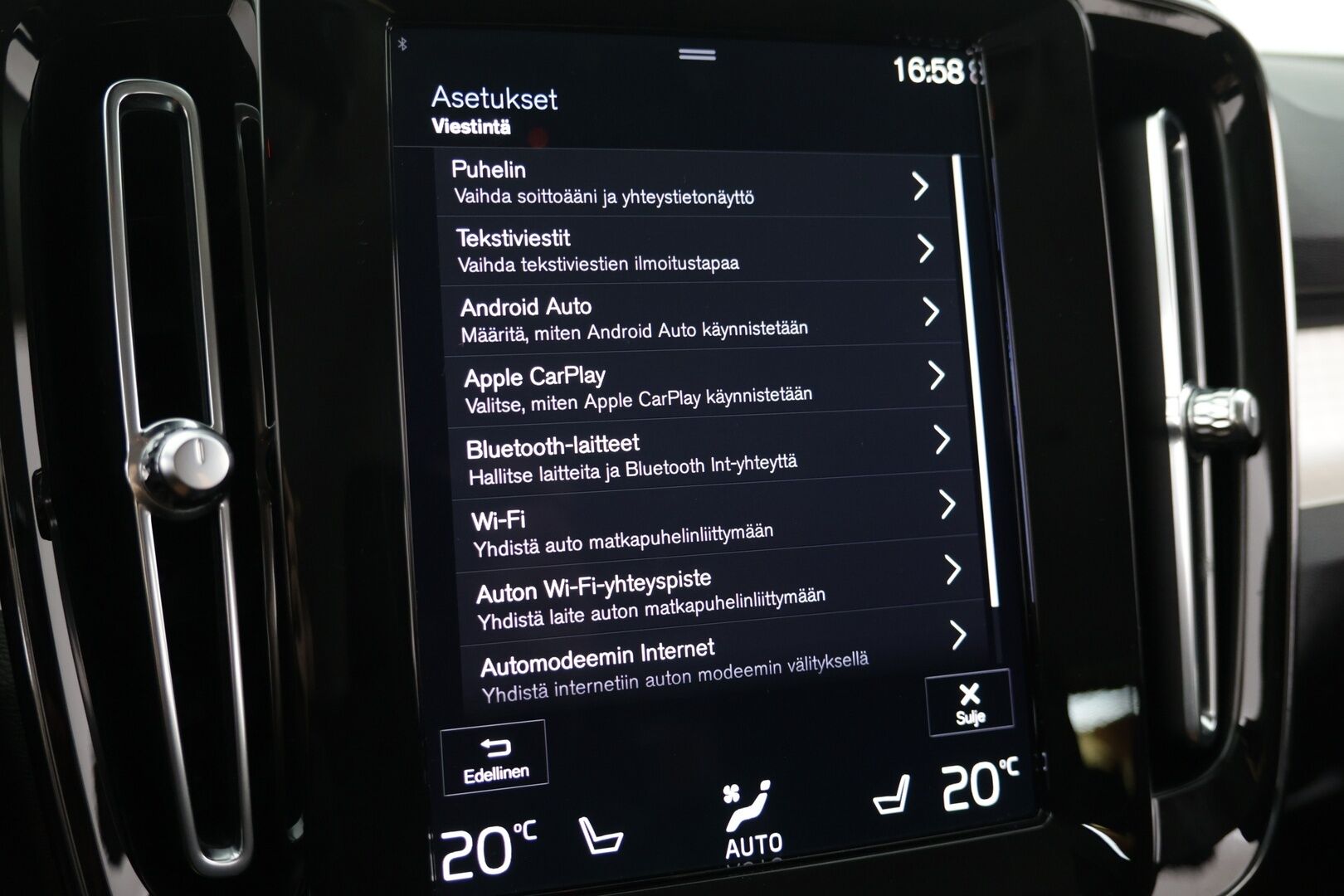 Volvo XC40 2021 T3 Business aut / Webasto / Vakkari / P. kamera / Ratinlämmitin / 2 x aluvanteet - Suomi-auto / Huippu renkaat / 