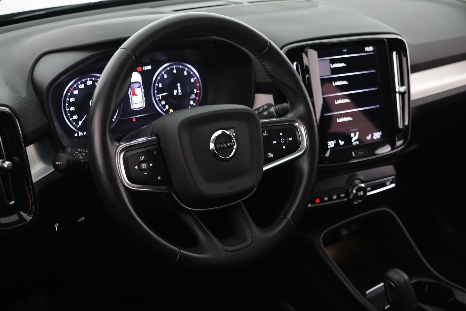 Volvo XC40 2021 T3 Business aut / Webasto / Vakkari / P. kamera / Ratinlämmitin / 2 x aluvanteet - Suomi-auto / Huippu renkaat / 