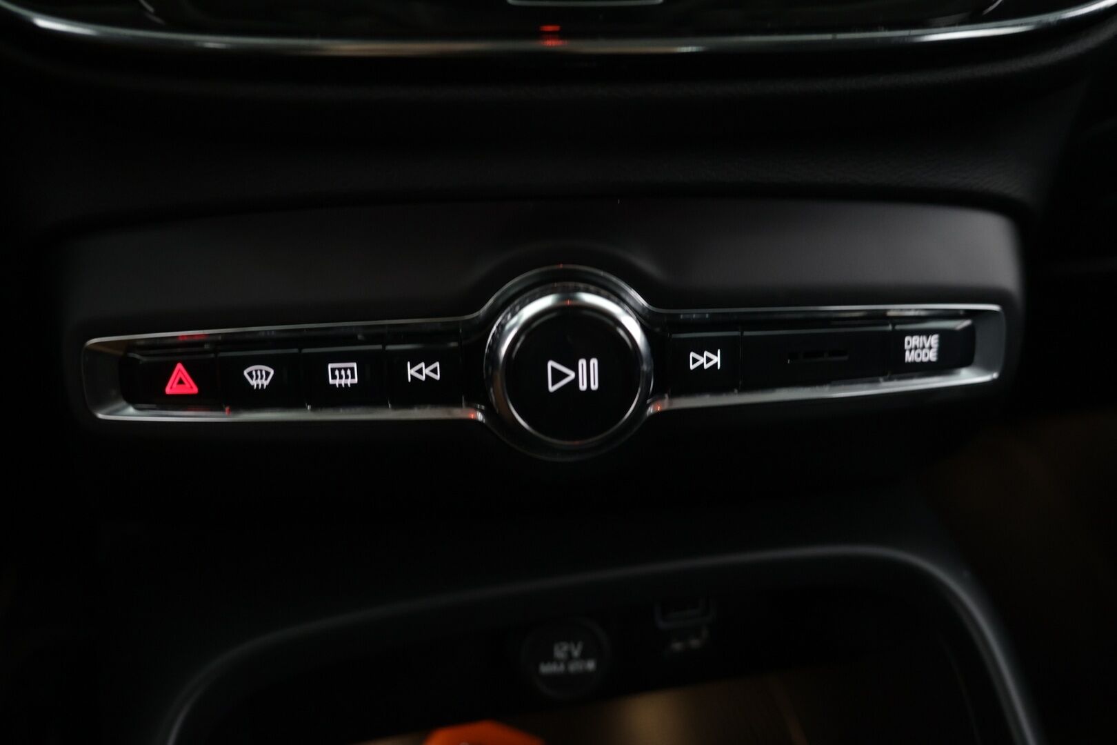 Volvo XC40 2021 T3 Business aut / Webasto / Vakkari / P. kamera / Ratinlämmitin / 2 x aluvanteet - Suomi-auto / Huippu renkaat / 