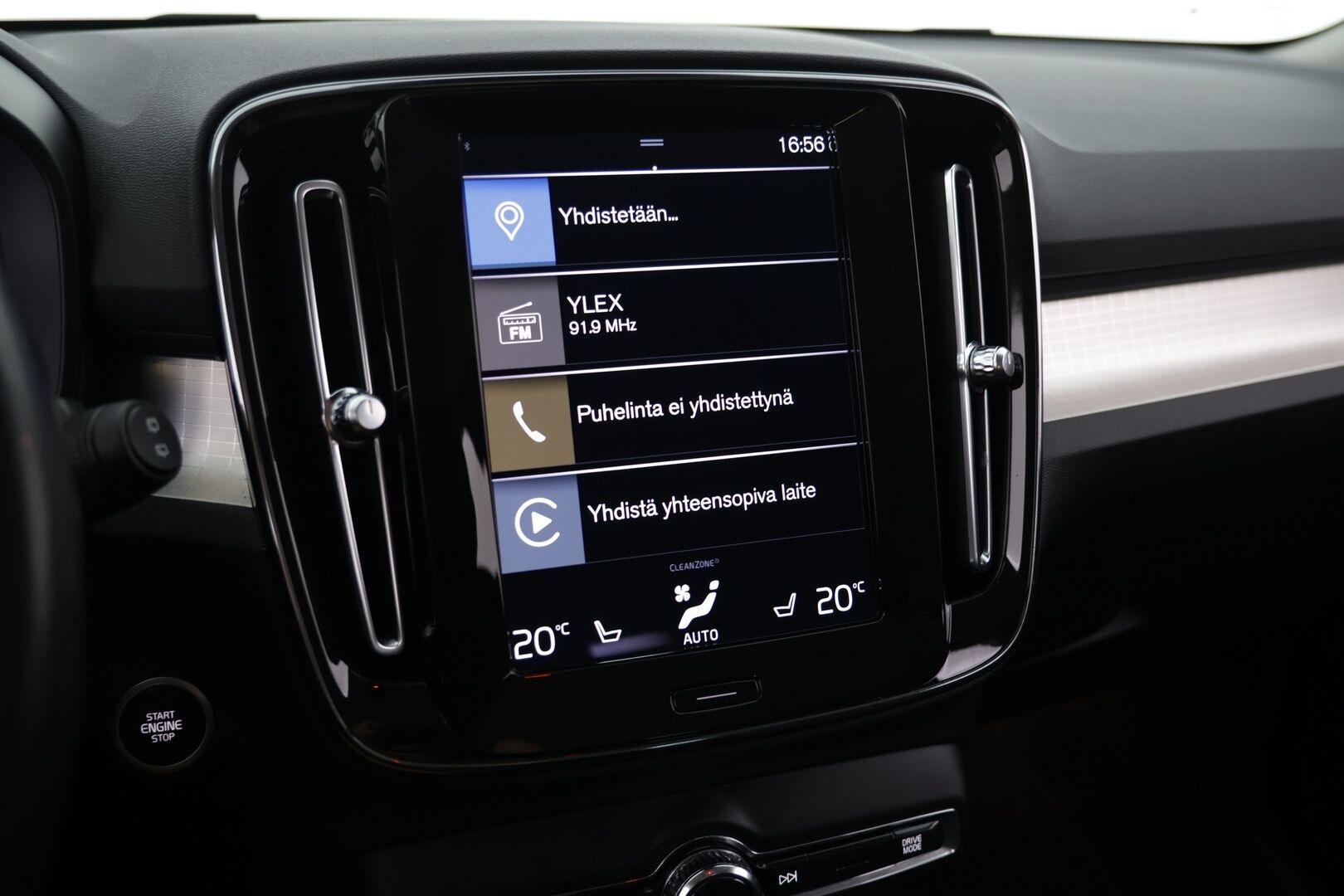 Volvo XC40 2021 T3 Business aut / Webasto / Vakkari / P. kamera / Ratinlämmitin / 2 x aluvanteet - Suomi-auto / Huippu renkaat / 