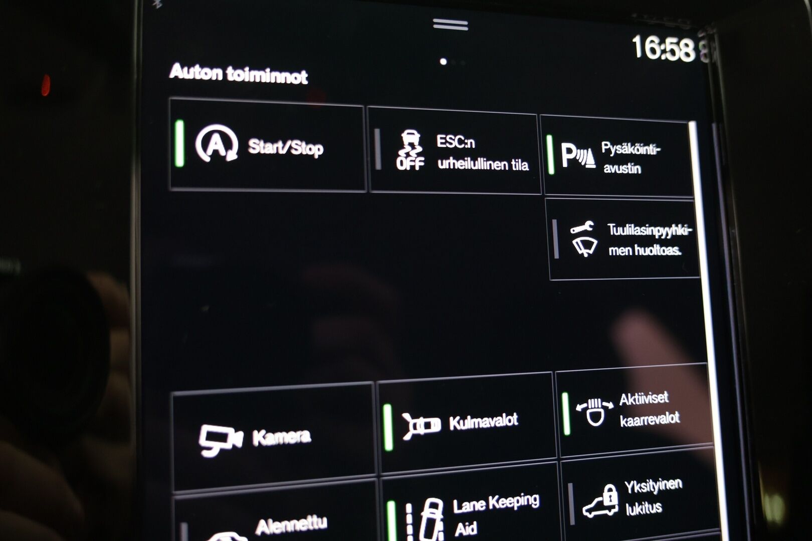 Volvo XC40 2021 T3 Business aut / Webasto / Vakkari / P. kamera / Ratinlämmitin / 2 x aluvanteet - Suomi-auto / Huippu renkaat / 