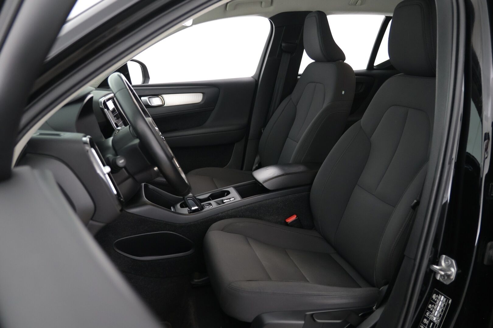 Volvo XC40 2021 T3 Business aut / Webasto / Vakkari / P. kamera / Ratinlämmitin / 2 x aluvanteet - Suomi-auto / Huippu renkaat / 