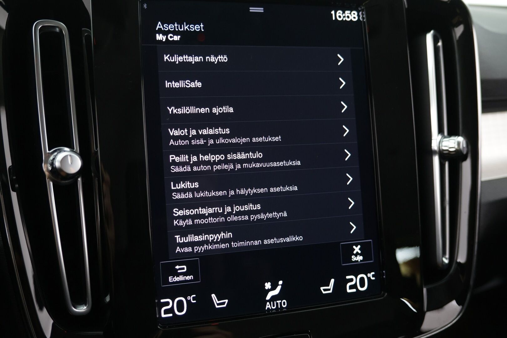 Volvo XC40 2021 T3 Business aut / Webasto / Vakkari / P. kamera / Ratinlämmitin / 2 x aluvanteet - Suomi-auto / Huippu renkaat / 