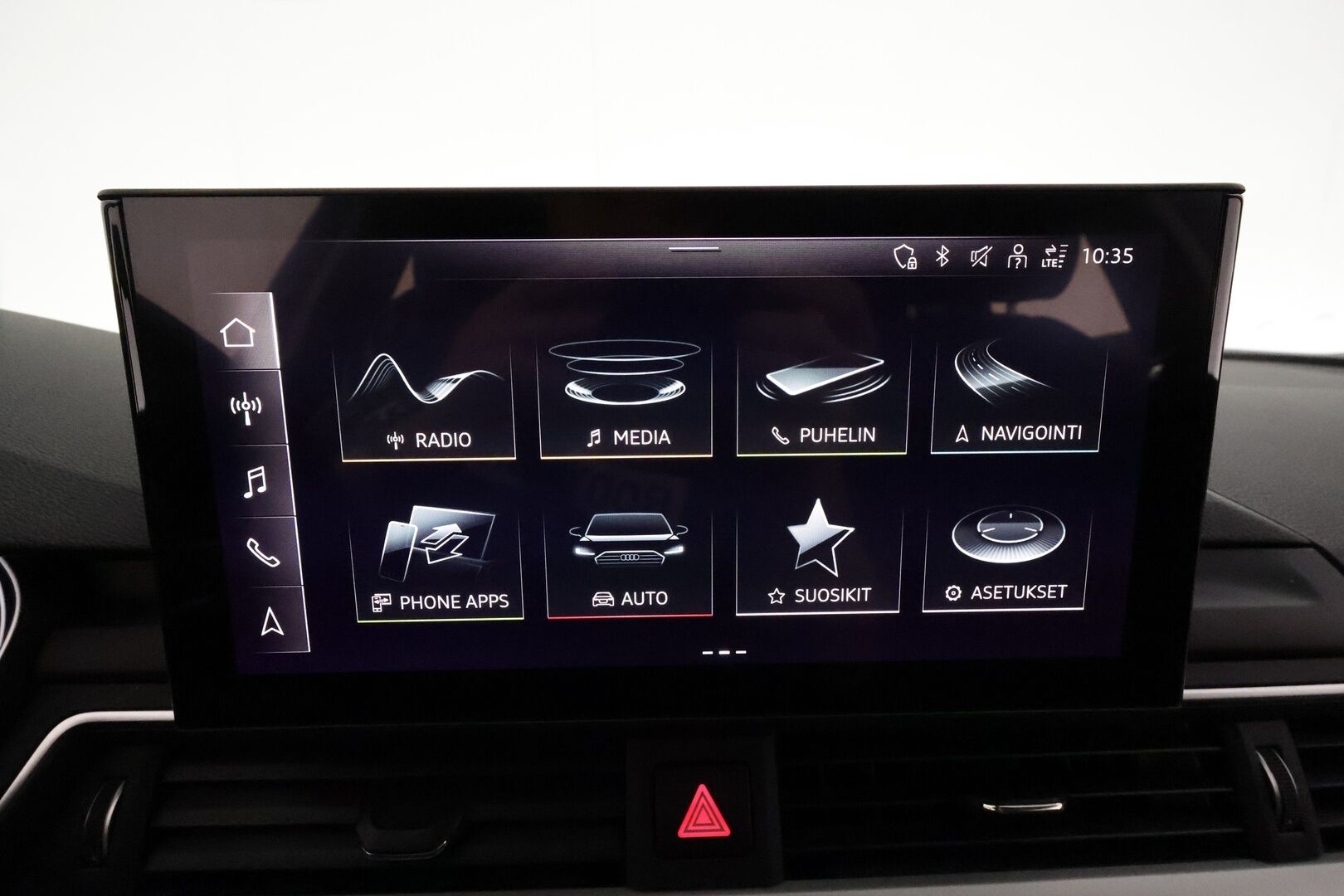 Audi A4 allroad quattro 2021 Business Comfort Edition 40 TDI 150 kW quattro S tronic **ACC / Webasto / Koukku / Matrix LED / KeylessGo** - 3,99 % KORKOTARJOUS TÄHÄN AUTOON 14.9. ASTI! - Suomi-auto / Kahdet renkaat aluvanteilla