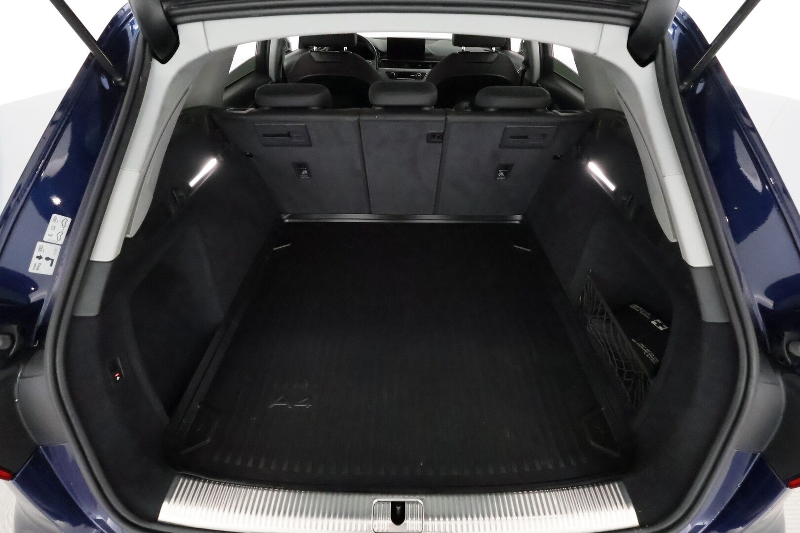 Audi A4 allroad quattro 2021 Business Comfort Edition 40 TDI 150 kW quattro S tronic **ACC / Webasto / Koukku / Matrix LED / KeylessGo** - 3,99 % KORKOTARJOUS TÄHÄN AUTOON 14.9. ASTI! - Suomi-auto / Kahdet renkaat aluvanteilla
