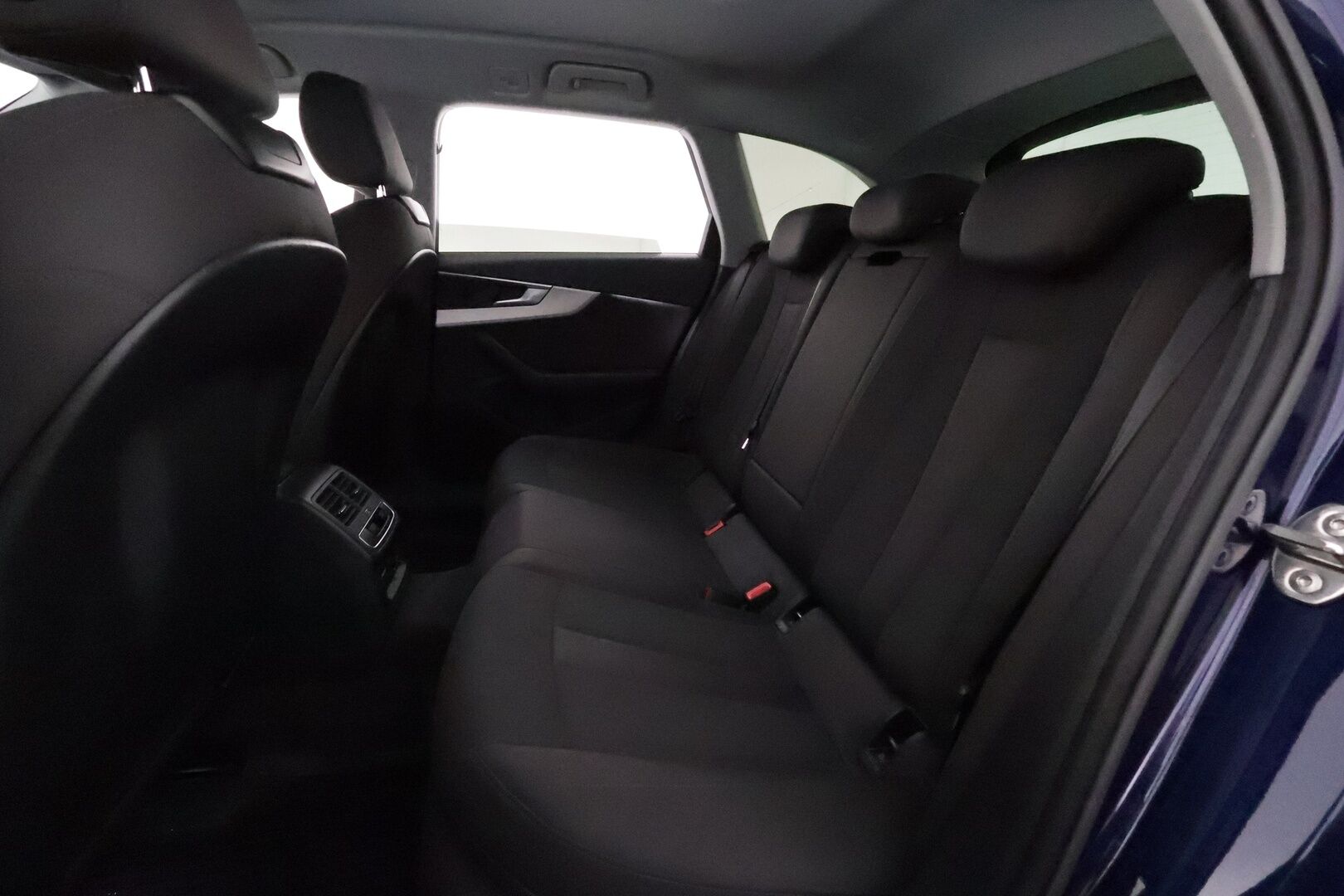 Audi A4 allroad quattro 2021 Business Comfort Edition 40 TDI 150 kW quattro S tronic **ACC / Webasto / Koukku / Matrix LED / KeylessGo** - 3,99 % KORKOTARJOUS TÄHÄN AUTOON 14.9. ASTI! - Suomi-auto / Kahdet renkaat aluvanteilla