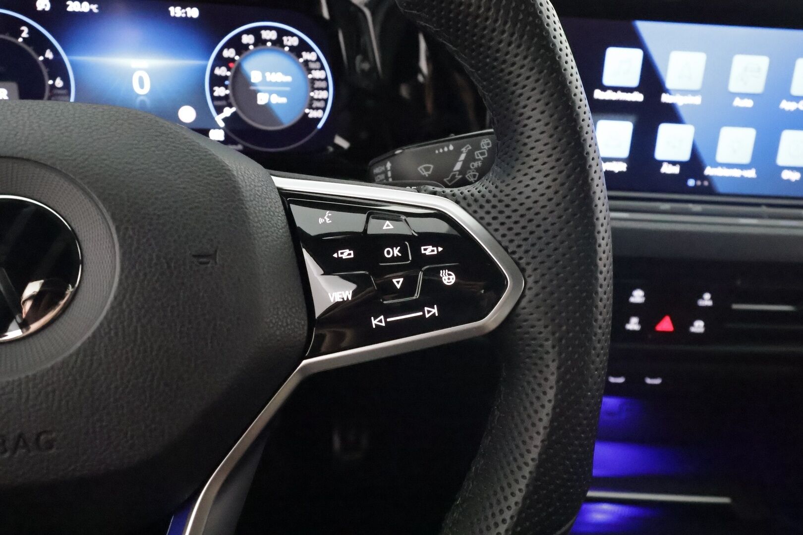Volkswagen Golf 2021 GTE 180 kW (PHEV) DSG-automaatti - HUD / Adapt. Vakkari / Matrix-LED / P. Kamera / kaistavahti / Navi / KeylessGO / 2x Renkaat