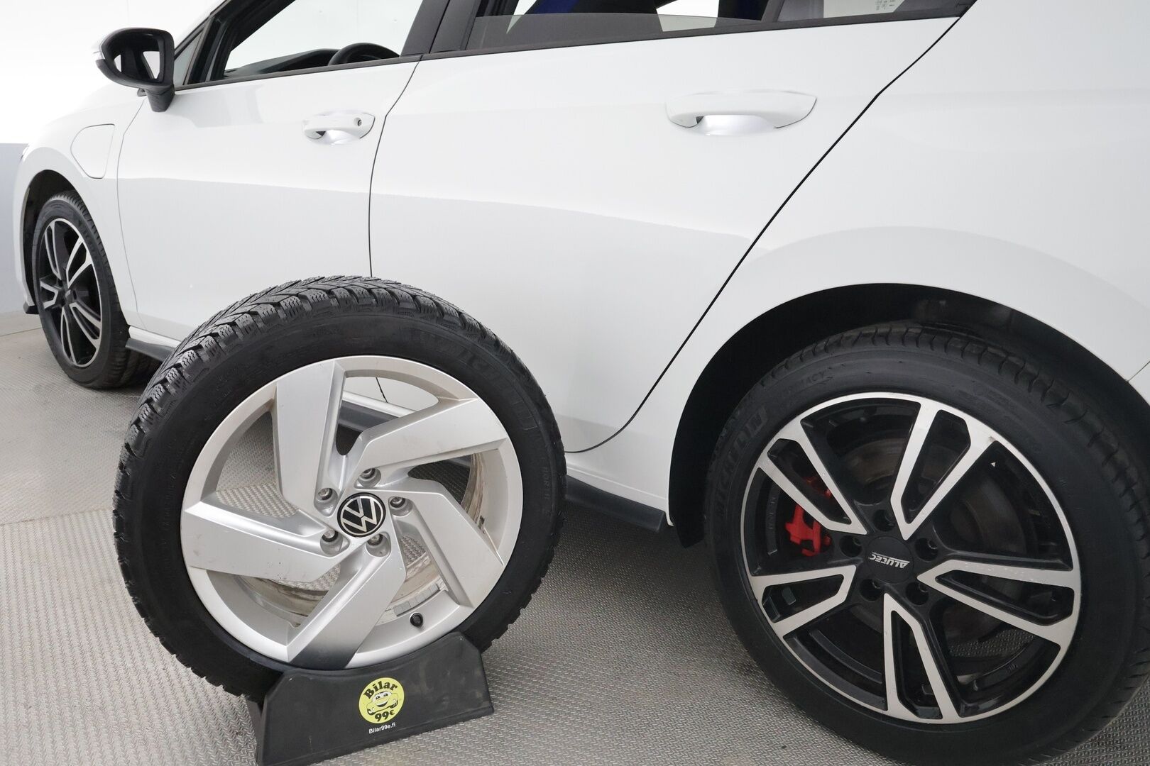 Volkswagen Golf 2021 GTE 180 kW (PHEV) DSG-automaatti - HUD / Adapt. Vakkari / Matrix-LED / P. Kamera / kaistavahti / Navi / KeylessGO / 2x Renkaat