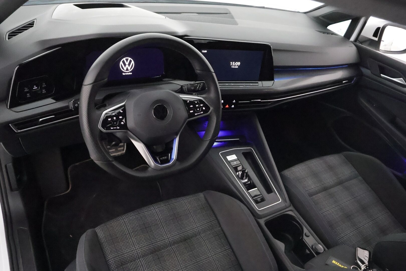 Volkswagen Golf 2021 GTE 180 kW (PHEV) DSG-automaatti - HUD / Adapt. Vakkari / Matrix-LED / P. Kamera / kaistavahti / Navi / KeylessGO / 2x Renkaat