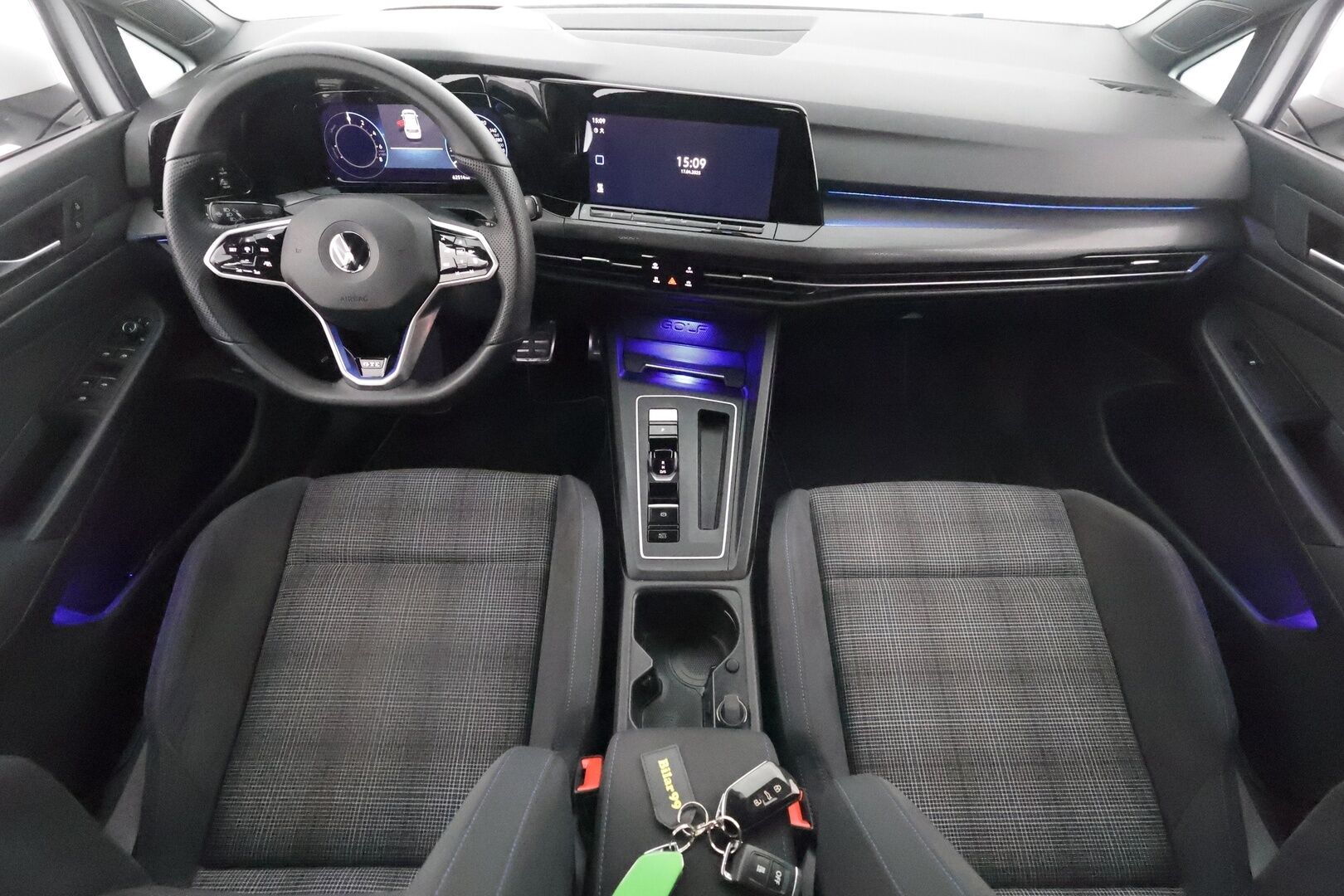 Volkswagen Golf 2021 GTE 180 kW (PHEV) DSG-automaatti - HUD / Adapt. Vakkari / Matrix-LED / P. Kamera / kaistavahti / Navi / KeylessGO / 2x Renkaat
