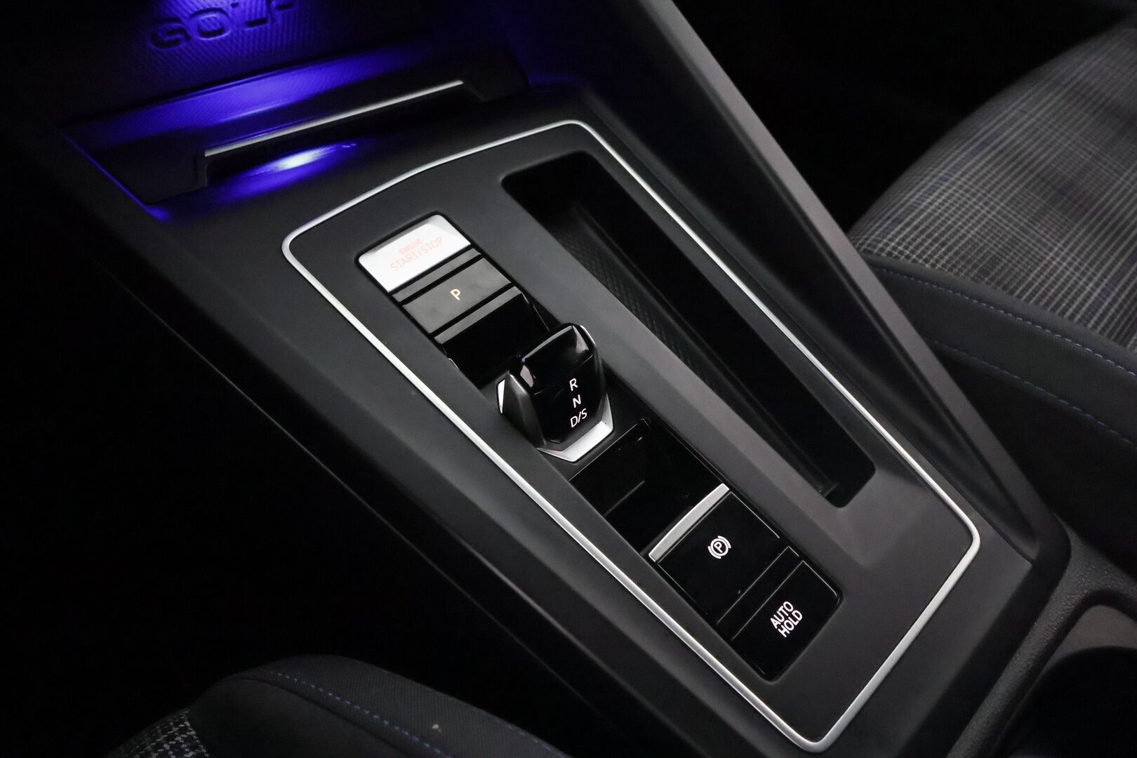Volkswagen Golf 2021 GTE 180 kW (PHEV) DSG-automaatti - HUD / Adapt. Vakkari / Matrix-LED / P. Kamera / kaistavahti / Navi / KeylessGO / 2x Renkaat