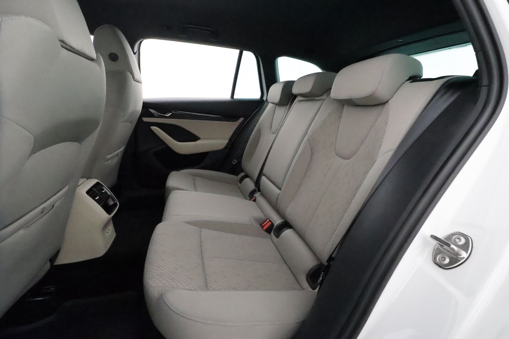 Skoda Octavia 2021 Combi 2,0 TDI 150 Style Launch Edition DSG **Webasto / Koukku / Adapt.Vakkari / Matrix-LED / HUD / P.kamera / Navi** - 1-om Suomi-auto / Merkkihuollettu / Kahdet Renkaat