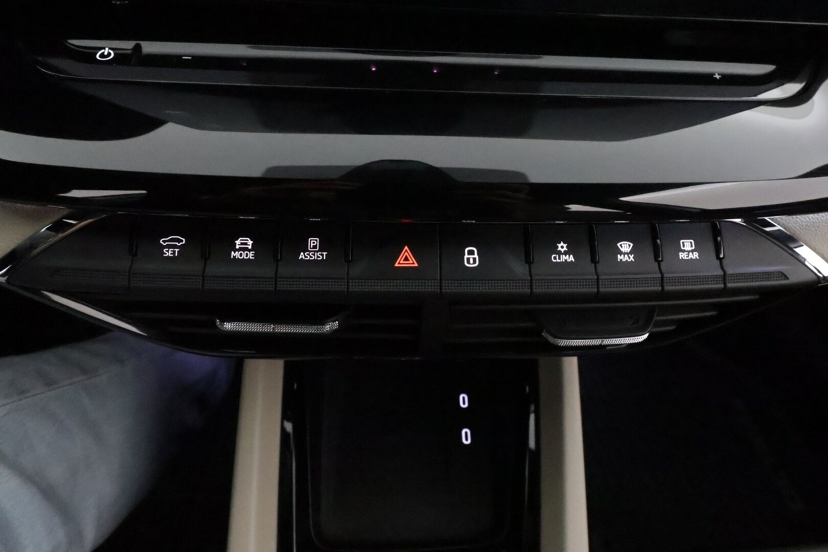 Skoda Octavia 2021 Combi 2,0 TDI 150 Style Launch Edition DSG **Webasto / Koukku / Adapt.Vakkari / Matrix-LED / HUD / P.kamera / Navi** - 1-om Suomi-auto / Merkkihuollettu / Kahdet Renkaat