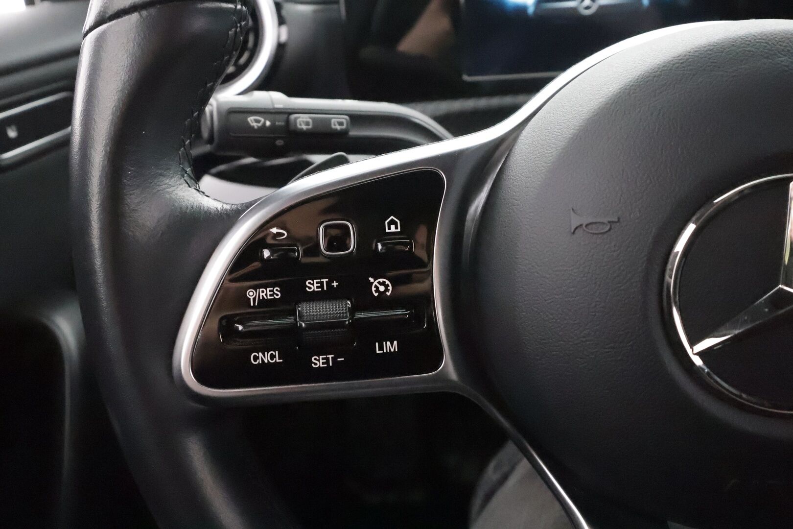 Mercedes-Benz A 2021 180 A Business Style * Vakkari / P.kamera / Puolinahat / Kaistavahti / LED / Sporttipenkit * - Suomi-auto / Kahdet renkaat aluvanteilla - HULLUT AVAJAISHULINAT KORKOTARJOUS 3,29 %