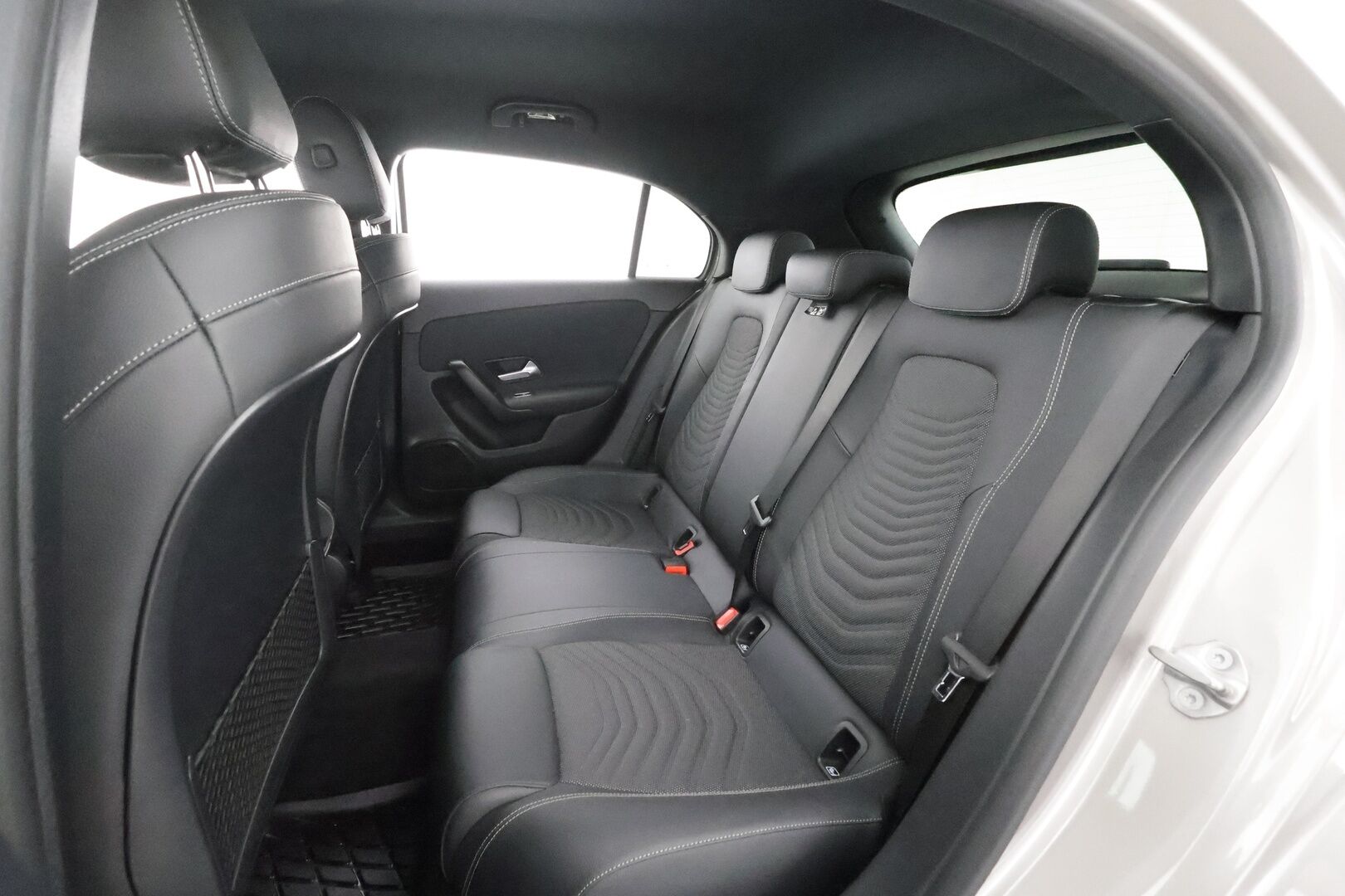 Mercedes-Benz A 2021 180 A Business Style * Vakkari / P.kamera / Puolinahat / Kaistavahti / LED / Sporttipenkit * - Suomi-auto / Kahdet renkaat aluvanteilla - HULLUT AVAJAISHULINAT KORKOTARJOUS 3,29 %