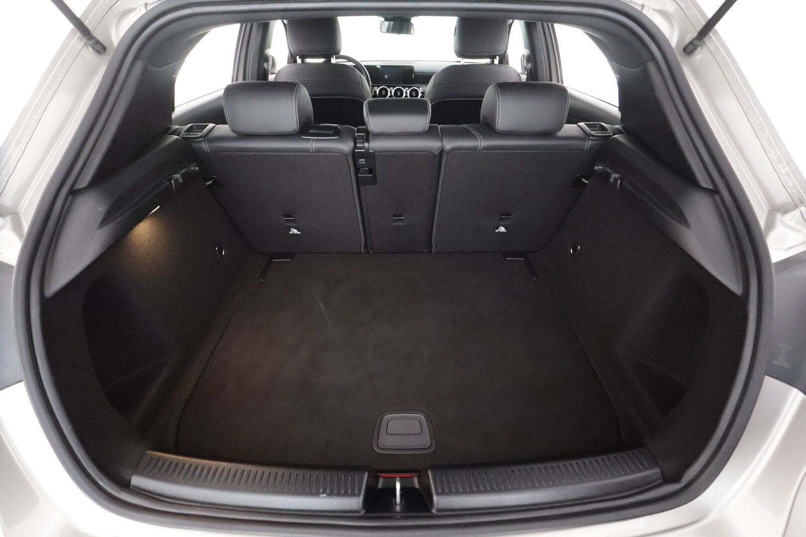 Mercedes-Benz A 2021 180 A Business Style * Vakkari / P.kamera / Puolinahat / Kaistavahti / LED / Sporttipenkit * - Suomi-auto / Kahdet renkaat aluvanteilla - HULLUT AVAJAISHULINAT KORKOTARJOUS 3,29 %