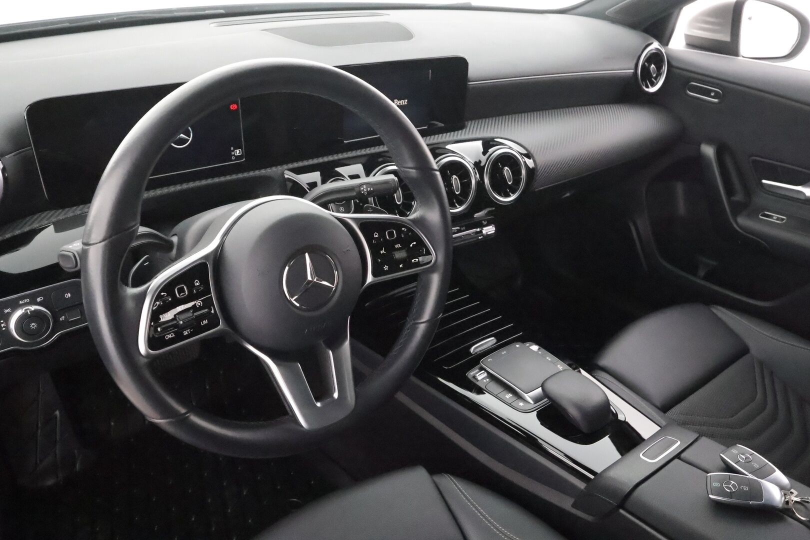 Mercedes-Benz A 2021 180 A Business Style * Vakkari / P.kamera / Puolinahat / Kaistavahti / LED / Sporttipenkit * - Suomi-auto / Kahdet renkaat aluvanteilla - HULLUT AVAJAISHULINAT KORKOTARJOUS 3,29 %