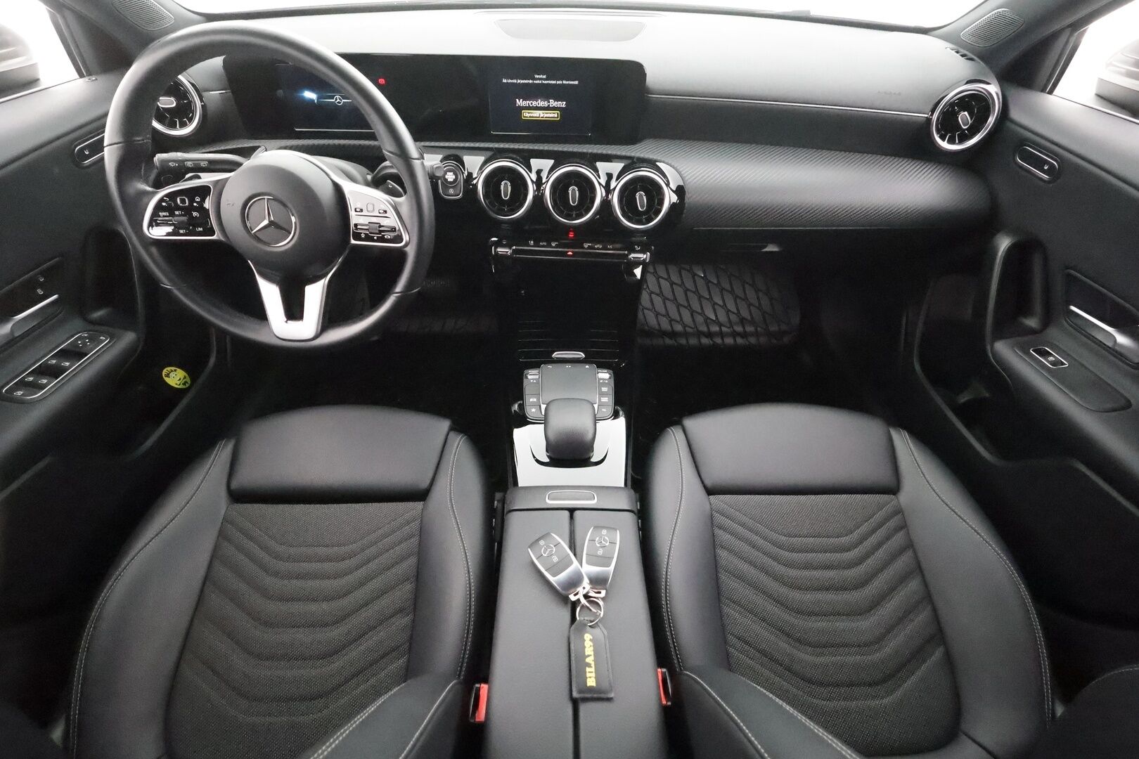 Mercedes-Benz A 2021 180 A Business Style * Vakkari / P.kamera / Puolinahat / Kaistavahti / LED / Sporttipenkit * - Suomi-auto / Kahdet renkaat aluvanteilla - HULLUT AVAJAISHULINAT KORKOTARJOUS 3,29 %