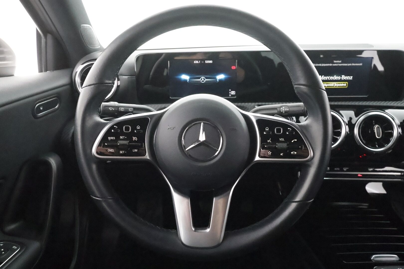 Mercedes-Benz A 2021 180 A Business Style * Vakkari / P.kamera / Puolinahat / Kaistavahti / LED / Sporttipenkit * - Suomi-auto / Kahdet renkaat aluvanteilla - HULLUT AVAJAISHULINAT KORKOTARJOUS 3,29 %