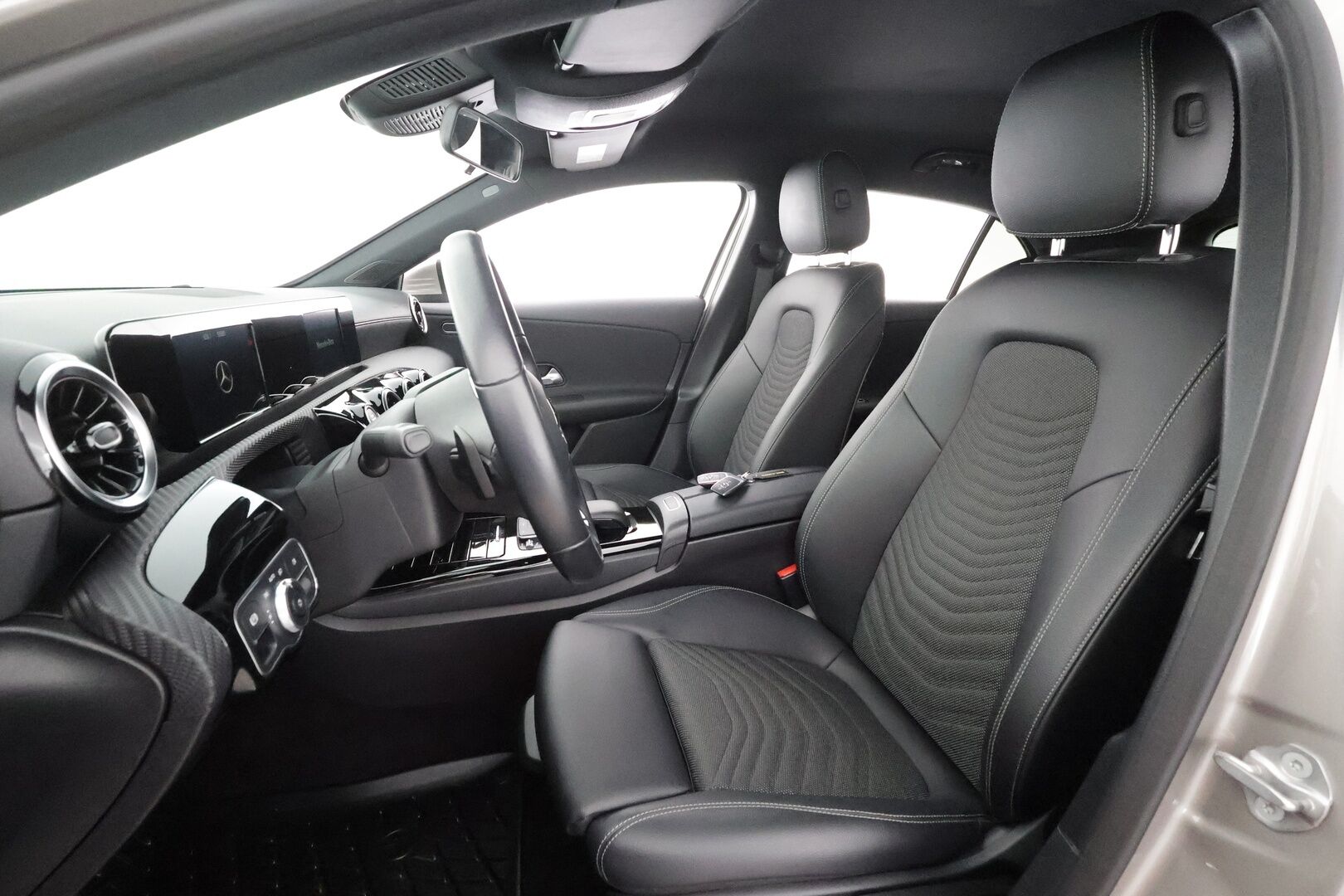 Mercedes-Benz A 2021 180 A Business Style * Vakkari / P.kamera / Puolinahat / Kaistavahti / LED / Sporttipenkit * - Suomi-auto / Kahdet renkaat aluvanteilla - HULLUT AVAJAISHULINAT KORKOTARJOUS 3,29 %