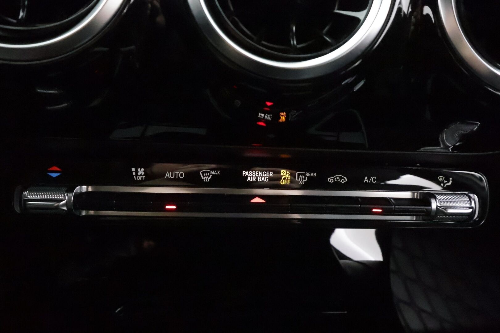 Mercedes-Benz A 2021 180 A Business Style * Vakkari / P.kamera / Puolinahat / Kaistavahti / LED / Sporttipenkit * - Suomi-auto / Kahdet renkaat aluvanteilla - HULLUT AVAJAISHULINAT KORKOTARJOUS 3,29 %