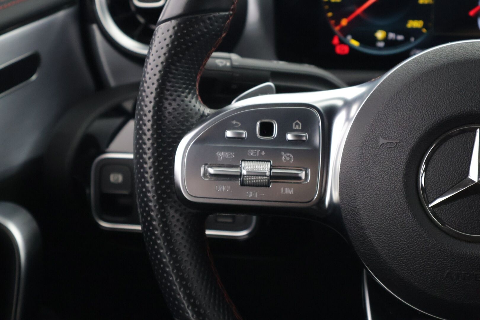 Mercedes-Benz CLA 2021 250 e A Business AMG EQ Power *P.Kamera / Tehdaskoukku / Navi / Digimittaristo* - *2 x renkaat alkuperäisillä vanteilla / Hyvä huoltohistoria / Siisti yksilö* 