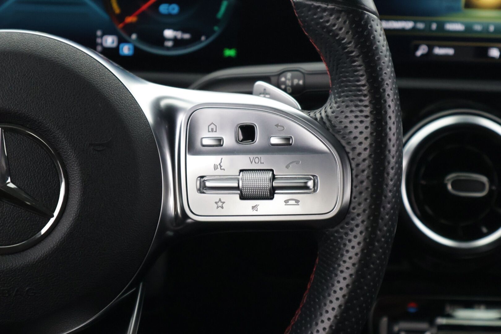 Mercedes-Benz CLA 2021 250 e A Business AMG EQ Power *P.Kamera / Tehdaskoukku / Navi / Digimittaristo* - *2 x renkaat alkuperäisillä vanteilla / Hyvä huoltohistoria / Siisti yksilö* 